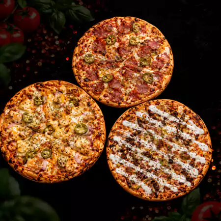 3 FAMILY PIZZAS